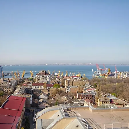 Panoramic 1-br In The Heart Of * Odesa